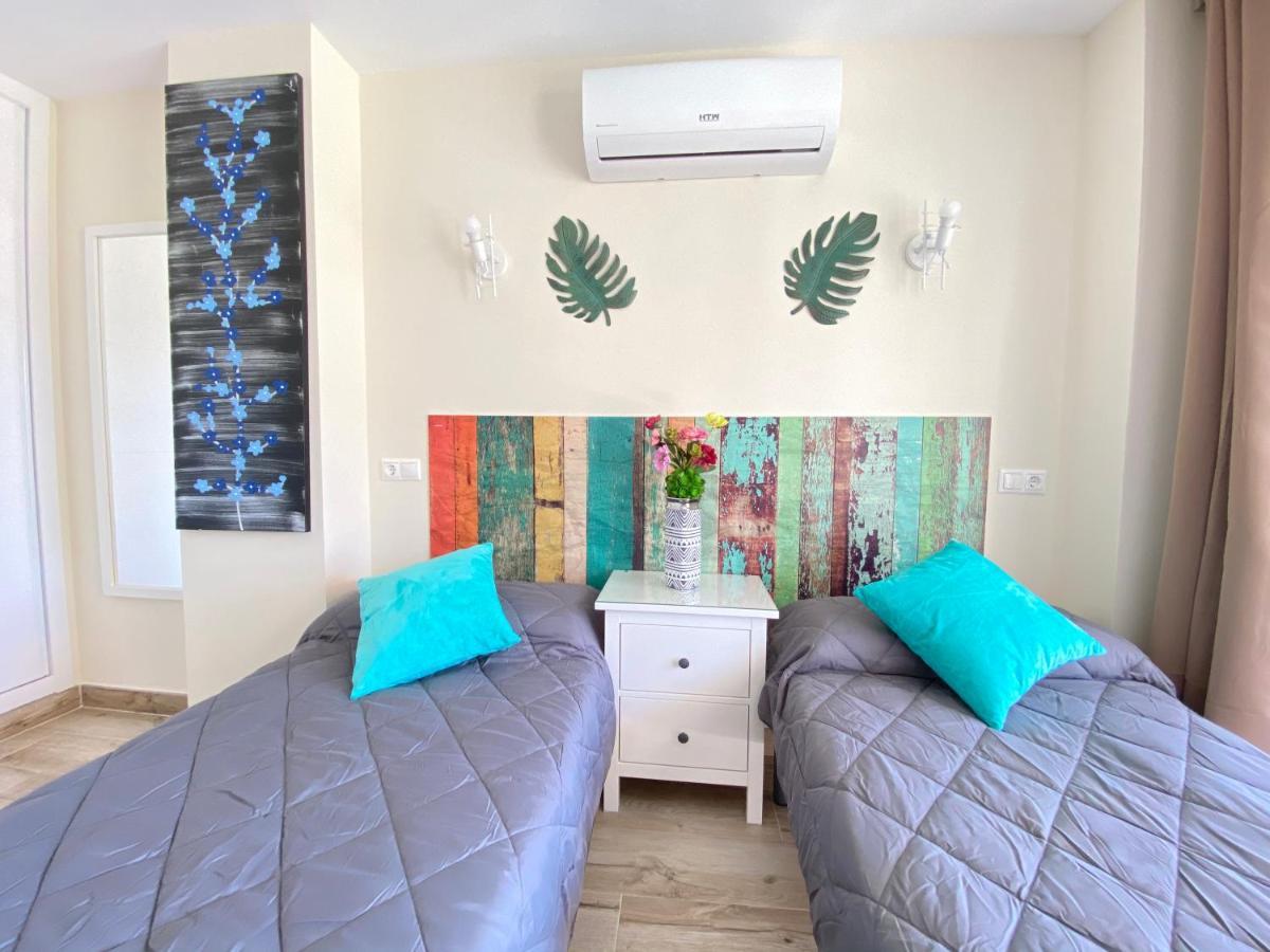 Modern 1 Bedroom Seaside Apartment With Pool Fuengirola Extérieur photo
